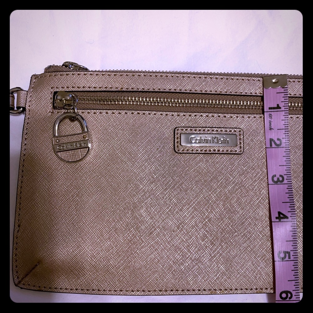 🔆 Calvin Klein gold leather envelope clutch